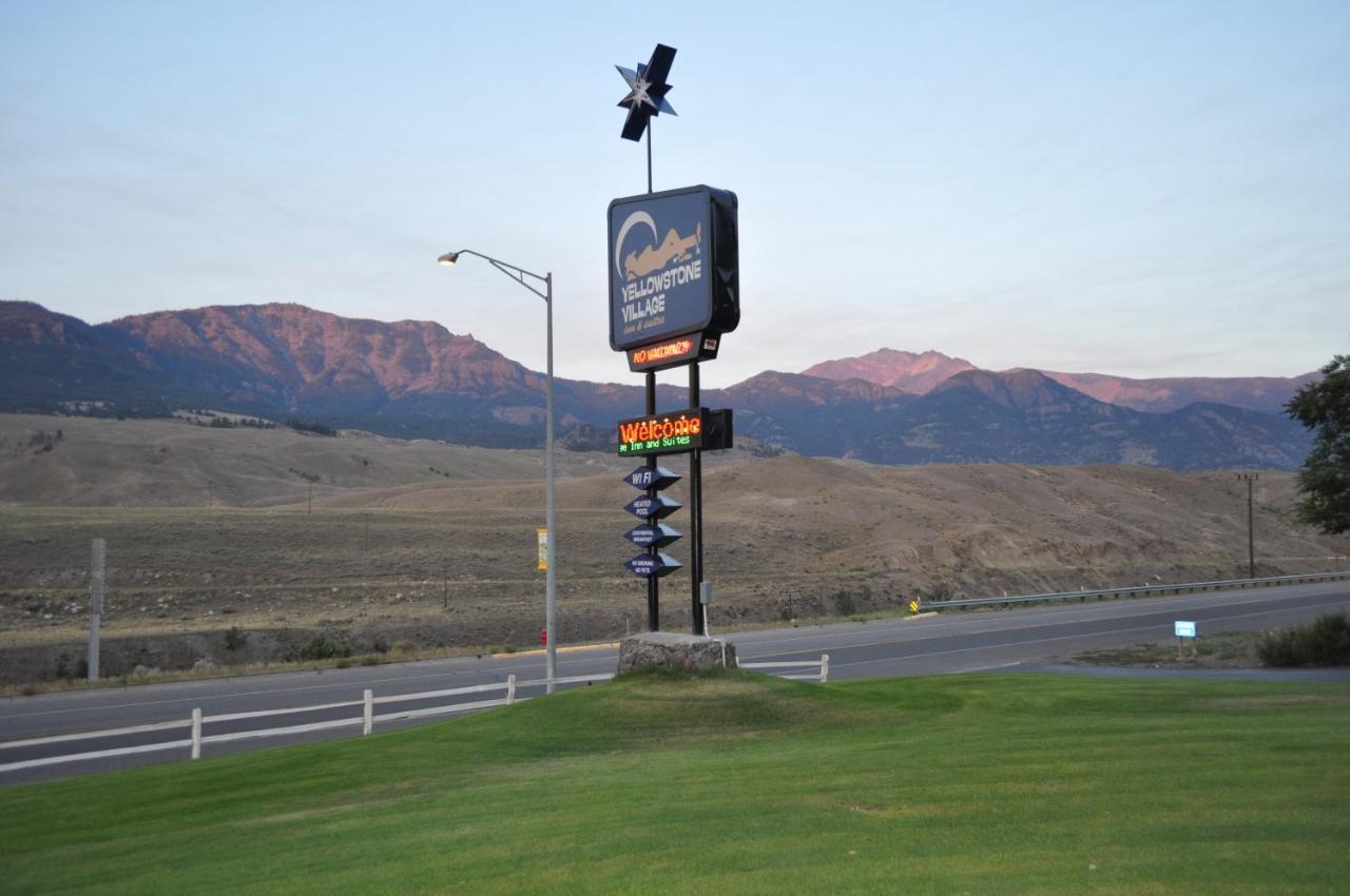 Yellowstone Village Inn And Suites Gardiner Exterior foto