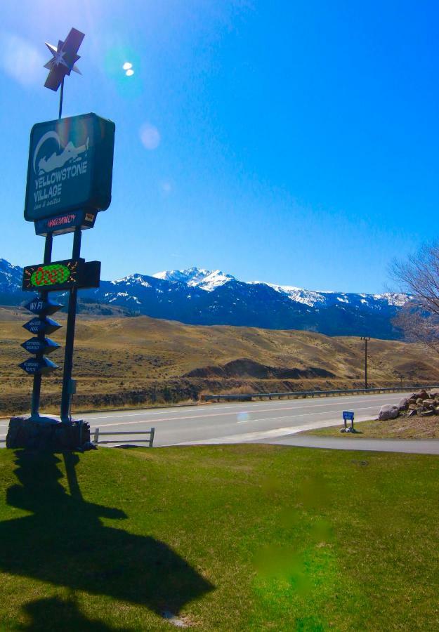 Yellowstone Village Inn And Suites Gardiner Exterior foto